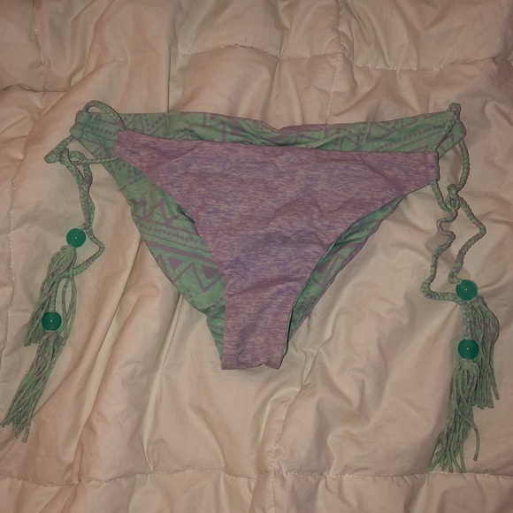 Victoria’s Secret reversible boho bikini bottoms - Picture 3 of 4